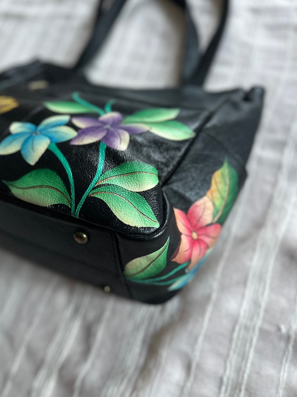 Anna by Anuschka Hand Painted Leather Shoulder Bag | Birds in Paradise Black - Picture 6 of 16
